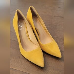 Yellow pumps/heels